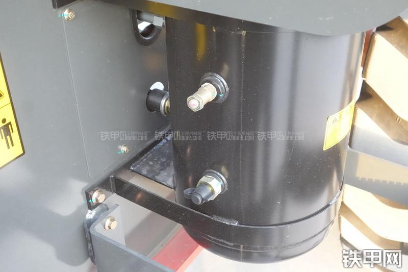 英轩重工YX635装载机展会( )