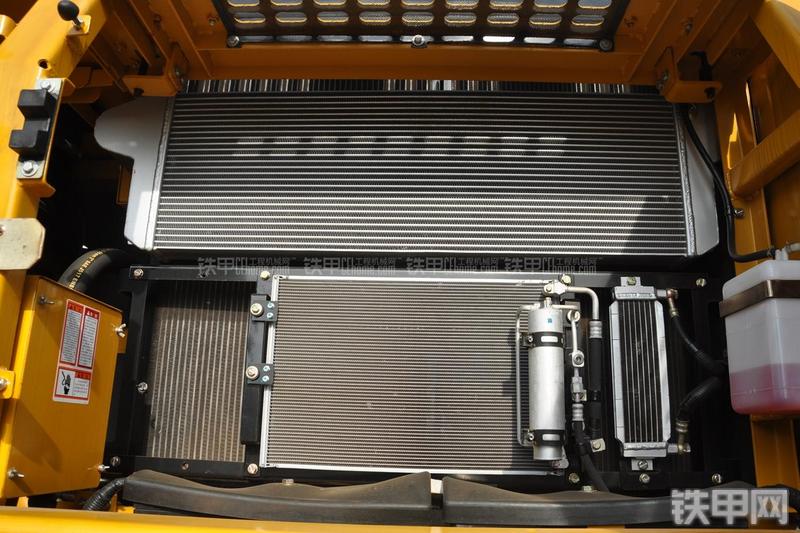 柳工CLG933E挖掘机局部