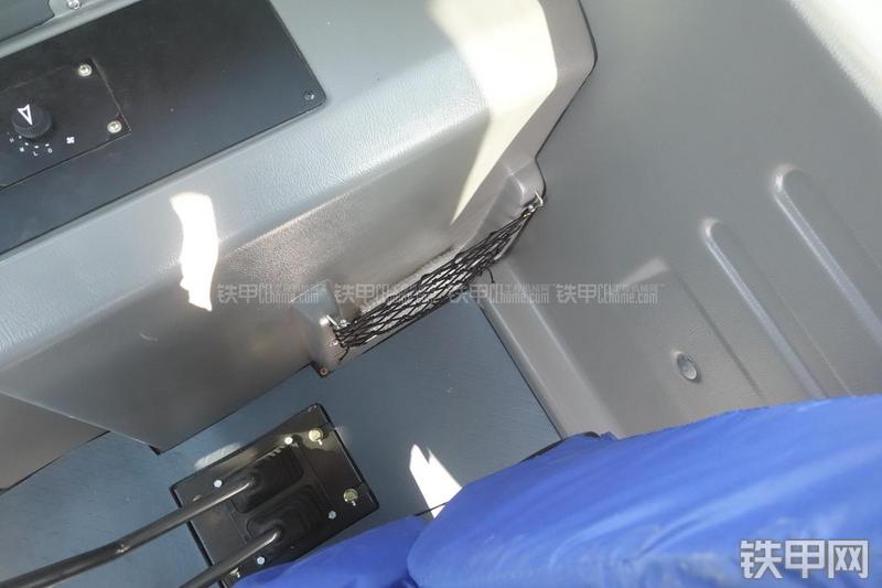 英轩重工YX656装载机展会( )