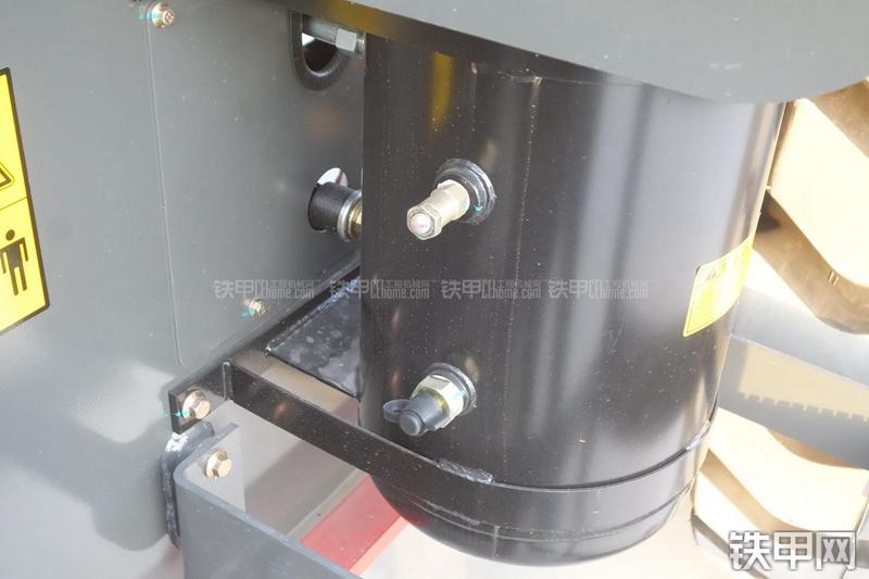 英轩重工YX635装载机展会( )