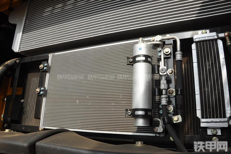 柳工CLG933E挖掘机局部