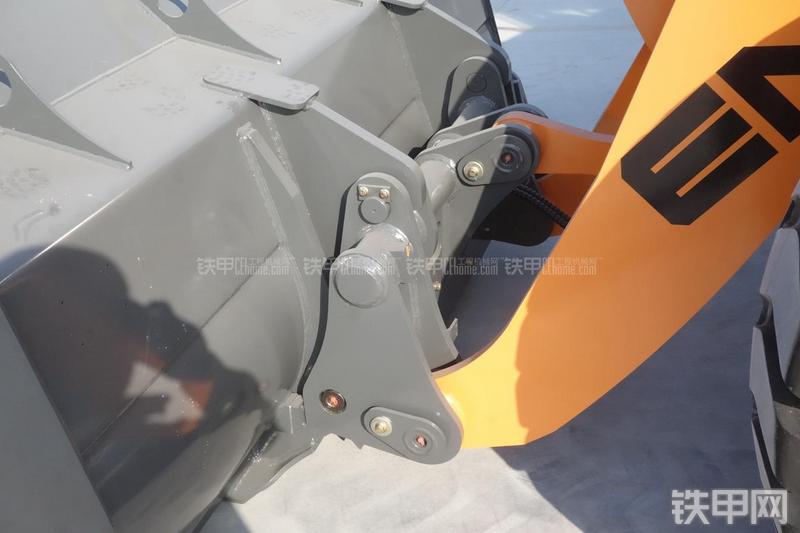 英轩重工YX636装载机展会( )