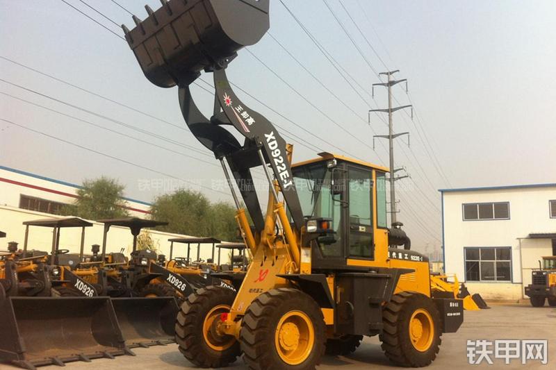 泰安现代重工XD922E装载机整机外观