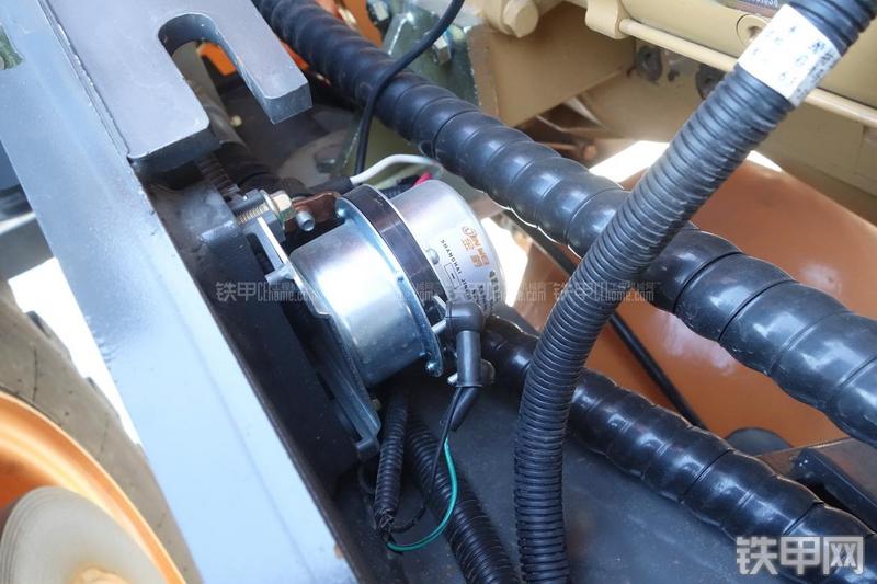 英轩重工YX635装载机展会( )