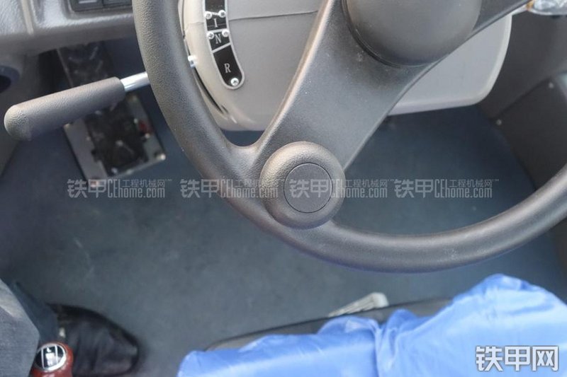 英轩重工YX635装载机展会( )