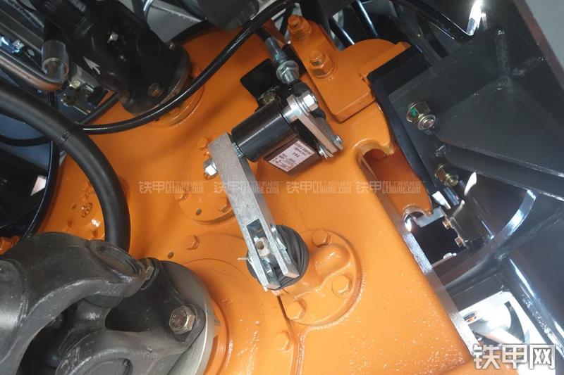 英轩重工YX635装载机展会( )