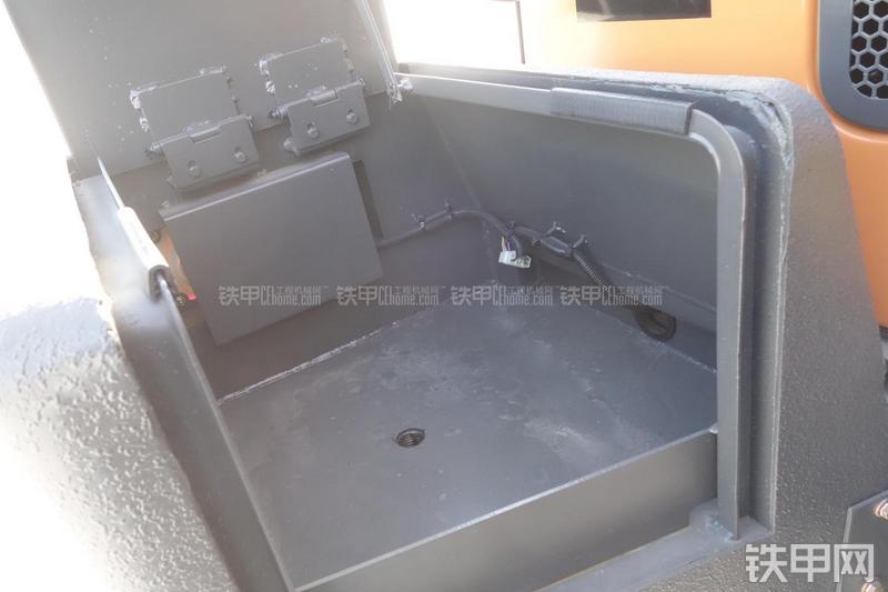 英轩重工YX636装载机展会( )