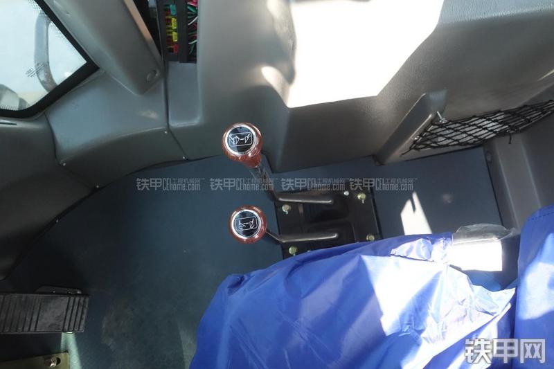 英轩重工YX656装载机展会( )