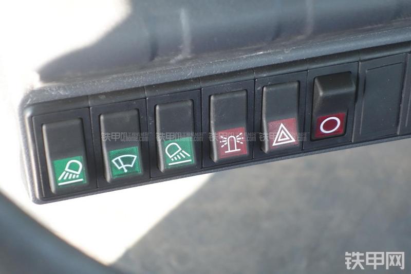 英轩重工YX636装载机展会( )