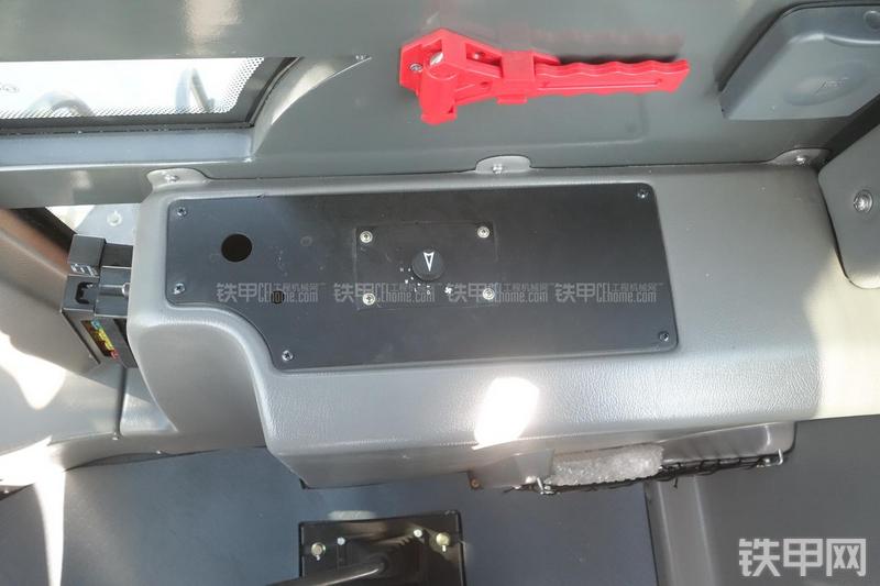 英轩重工YX656装载机展会( )