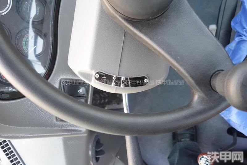 英轩重工YX635装载机展会( )