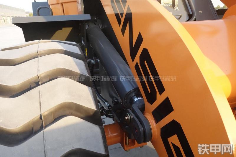 英轩重工YX635装载机展会( )