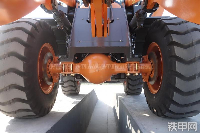 英轩重工YX635装载机展会( )