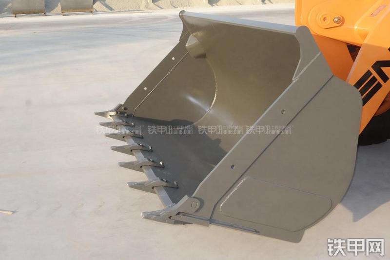 英轩重工YX635装载机展会( )