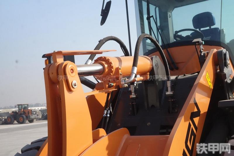 英轩重工YX636装载机展会( )