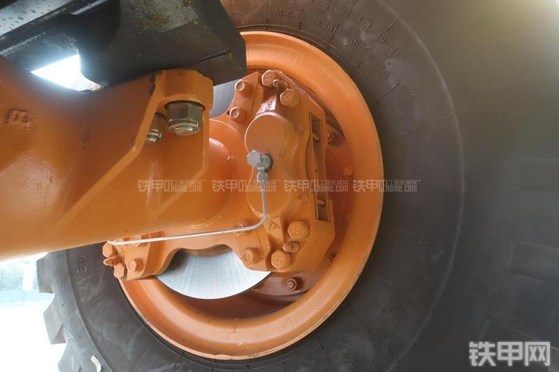 英轩重工YX655装载机展会( )