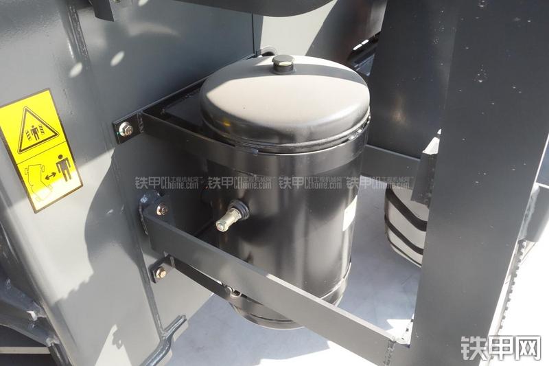 英轩重工YX636装载机展会( )