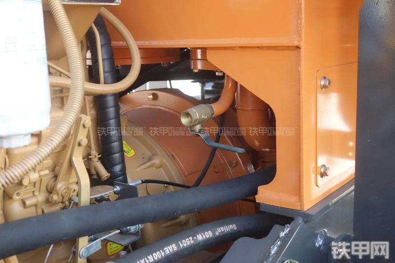 英轩重工YX635装载机展会( )