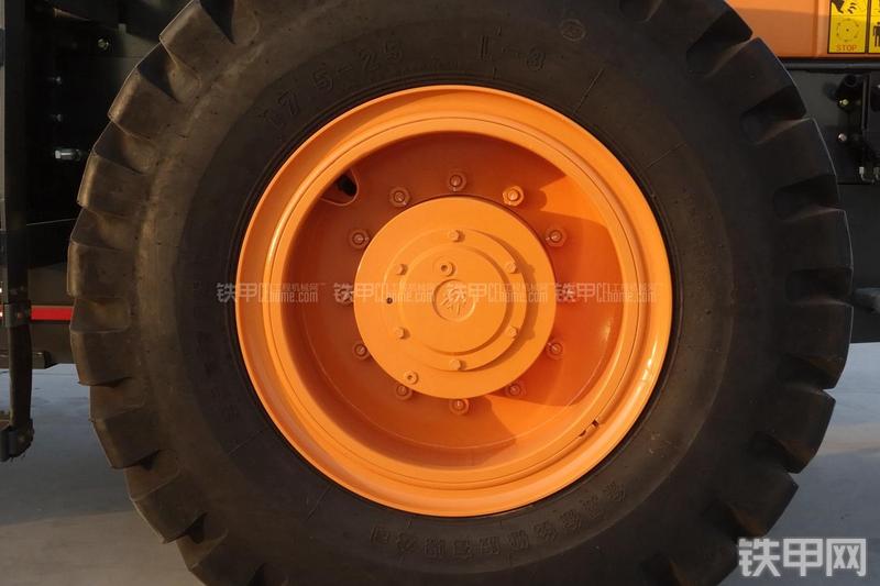 英轩重工YX635装载机展会( )