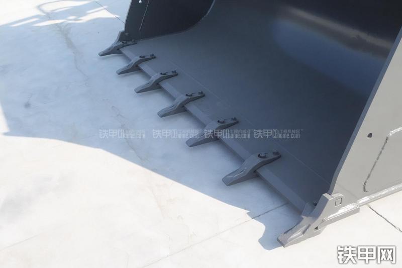 英轩重工YX636装载机展会( )