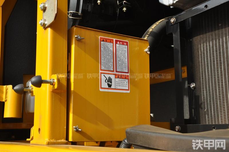 柳工CLG933E挖掘机局部