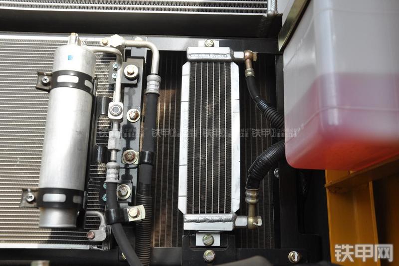 柳工CLG933E挖掘机局部