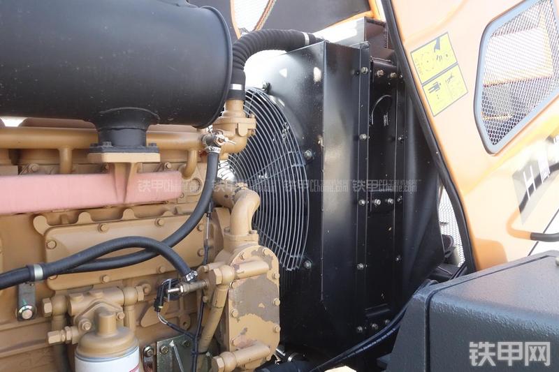 英轩重工YX635装载机展会( )