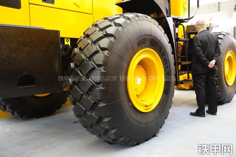 龙工CDM858装载机局部