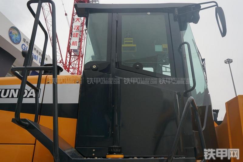 现代HL850S装载机局部