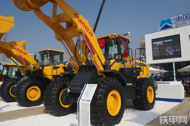 国机重工950LNG装载机整机外观