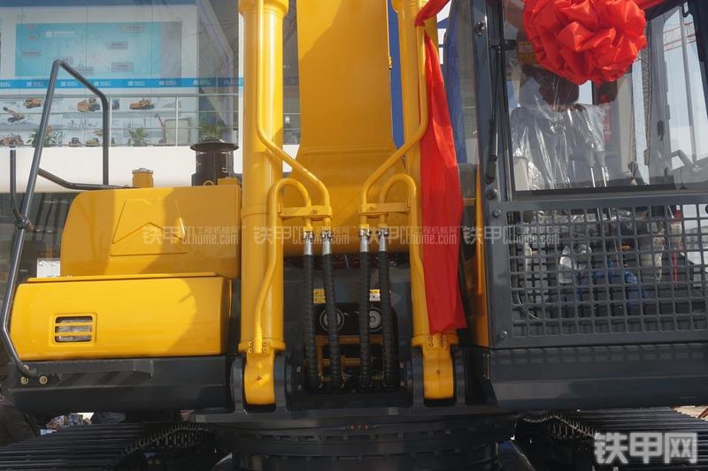 国机重工GE380H挖掘机局部