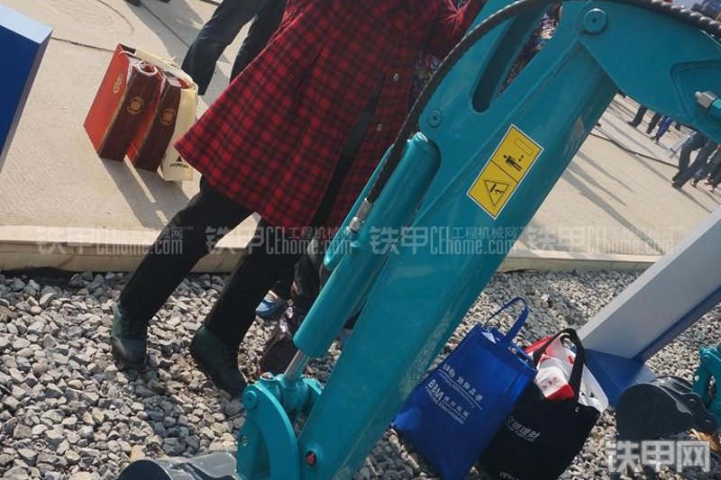 山河智能SWE10UB挖掘机局部