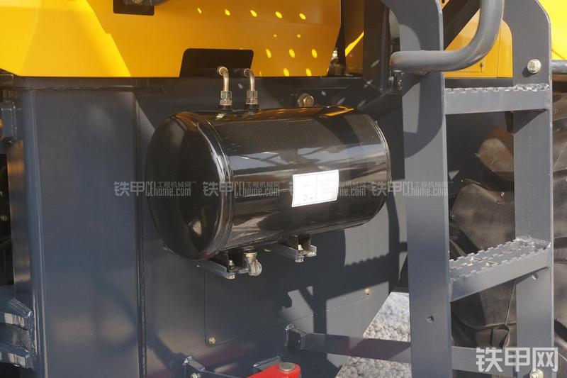 国机重工950LNG装载机局部