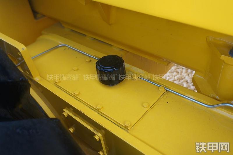 国机重工DT620平地机局部