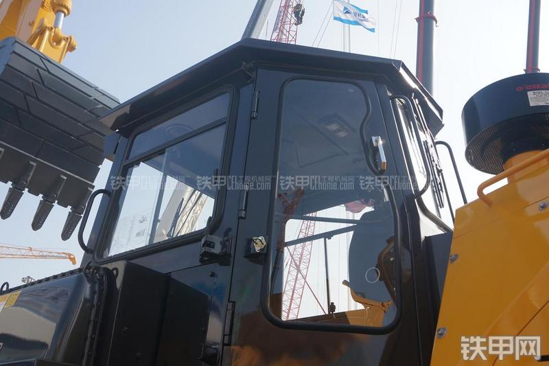 国机重工D320E推土机局部