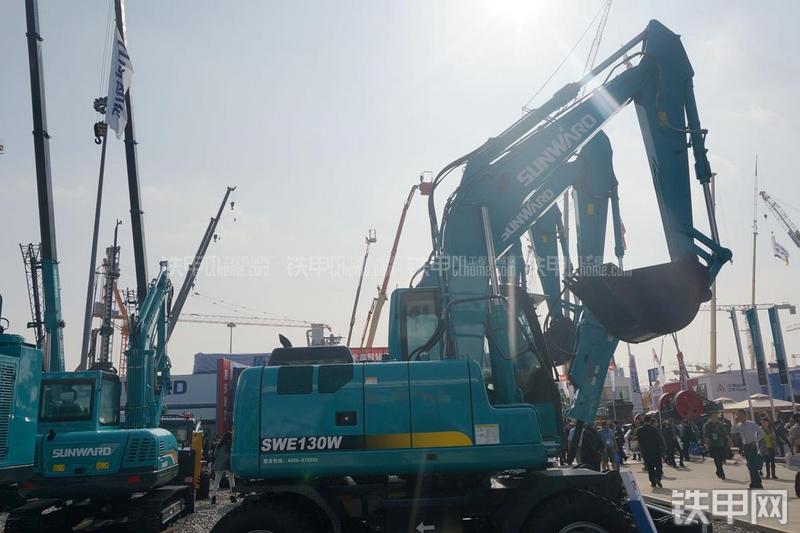 山河智能SWE130W挖掘机整机外观