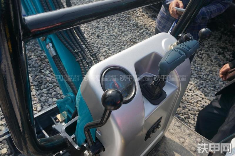 山河智能SWE08B挖掘机局部