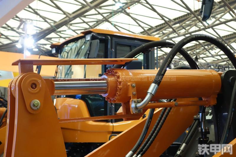 英轩重工YX638装载机展会( )