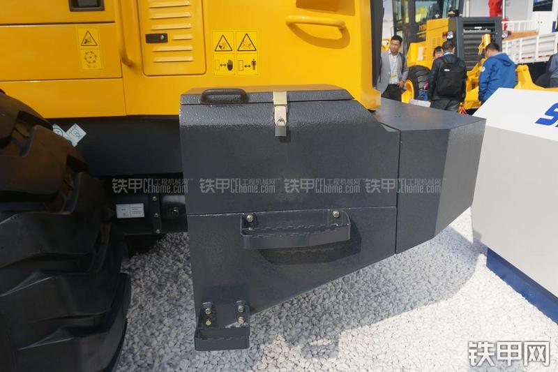 国机重工950LNG装载机局部