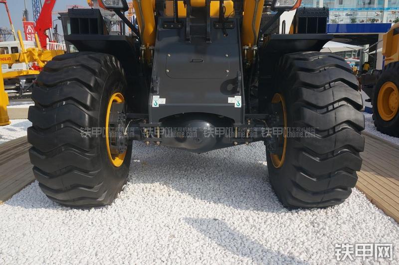 国机重工950LNG装载机局部