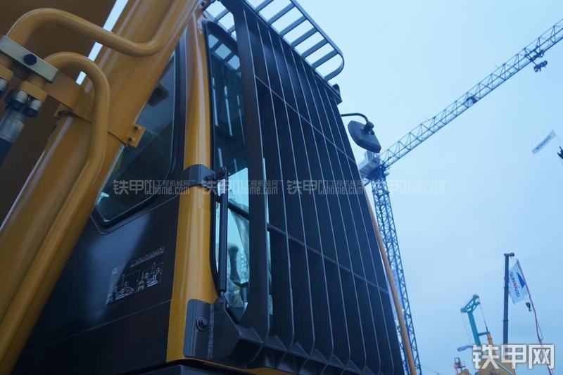 山东临工LG6460E挖掘机局部