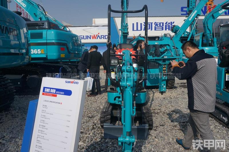 山河智能SWE08B挖掘机整机外观