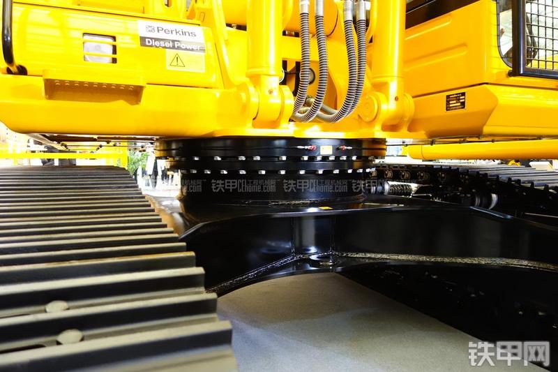 龙工CDM6365F挖掘机局部