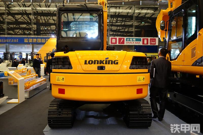 龙工CDM6065挖掘机局部