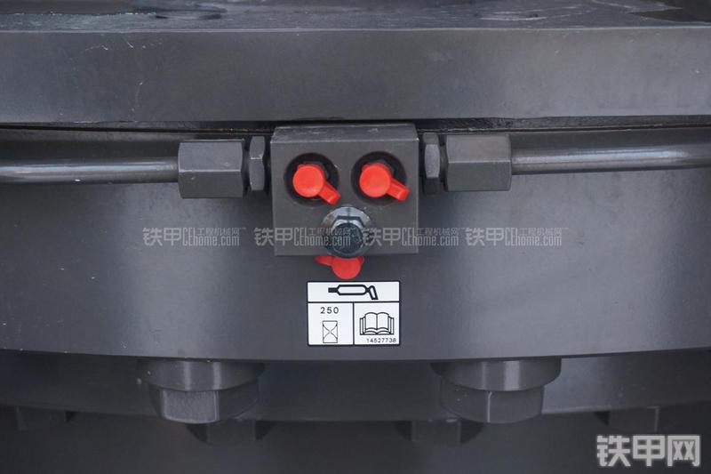 山东临工LG6460E挖掘机局部