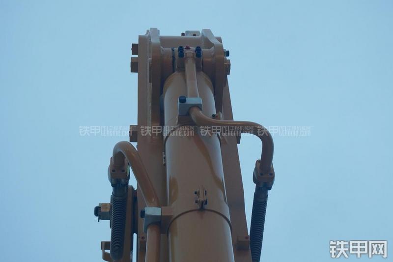 山东临工LG6460E挖掘机局部