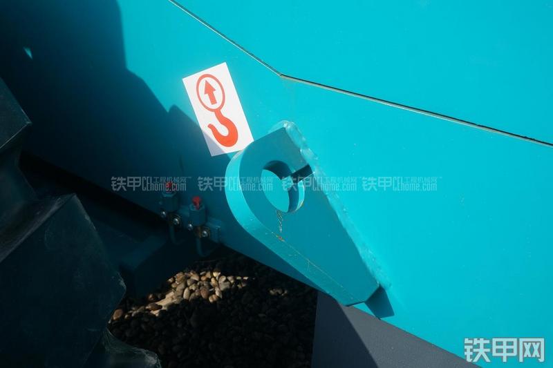 山河智能SL38W装载机局部