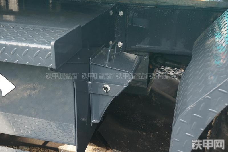 山河智能SWE130W挖掘机局部