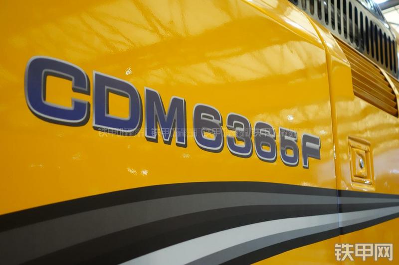 龙工CDM6365F挖掘机局部