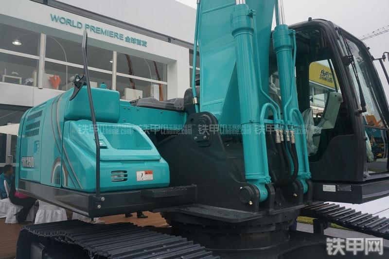 神钢SK250-10挖掘机局部